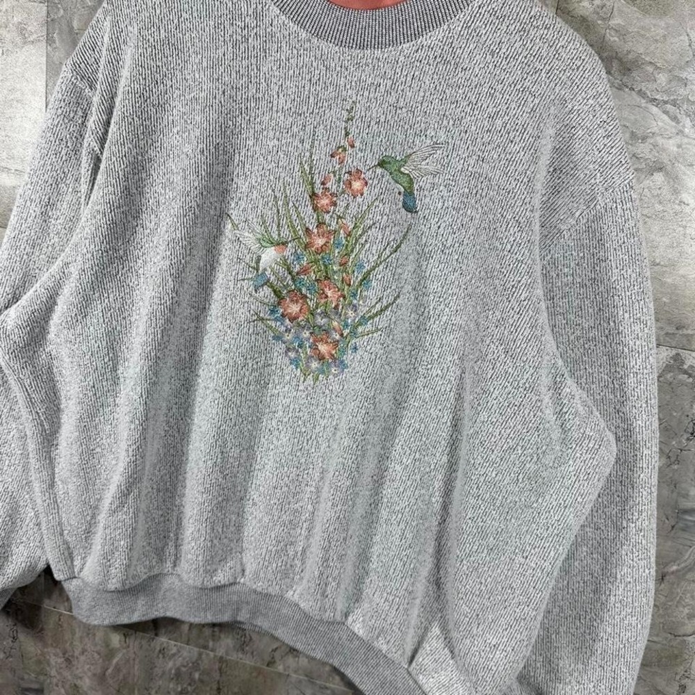 Vintage 90s Grey crewneck sweatshirt with hummingbird and flower design Size XL - Picture 2 of 7